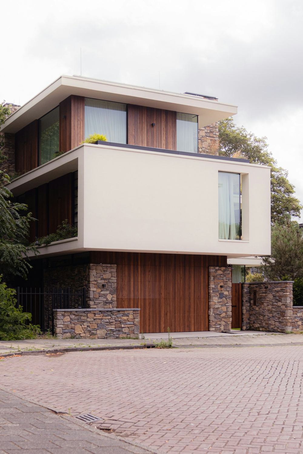 GNONS Design & Construction | Architecture · Interior · Construction